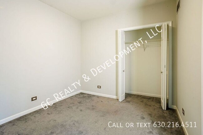 Building Photo - 810 Clarendon Ln
