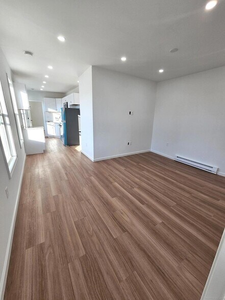 Building Photo - 1153 Main St