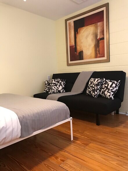 Queen private bedroom with sleeping sofa. - 2440 Manasota Beach Rd