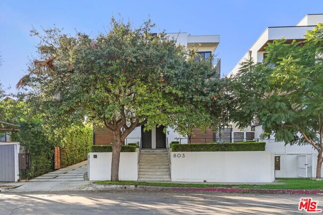 Building Photo - 803 N Harvard Blvd