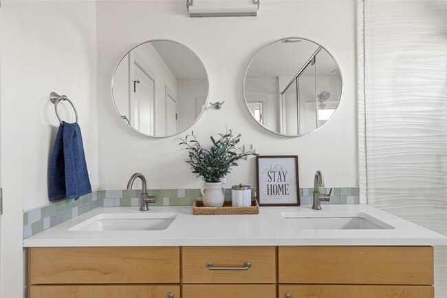 Building Photo - 1716 Adina St