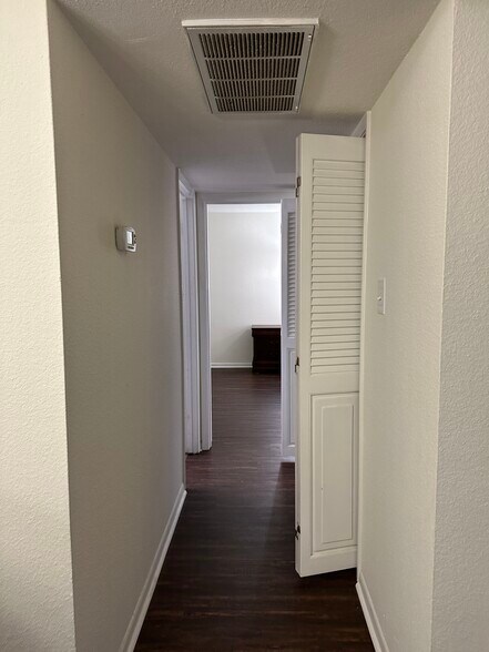 Building Photo - 8523 Hearth Dr