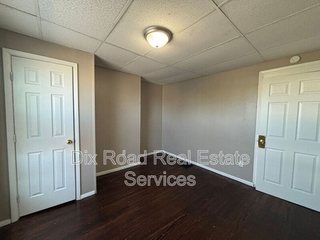 Building Photo - 526 Brandt St