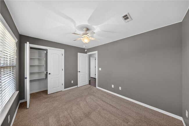 Building Photo - 402 SW Arch St