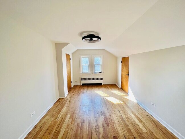 Building Photo - 342 Jocelyn Pl