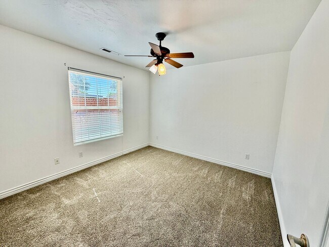 Building Photo - 4-BR Home in Shadow Mountain @ Green Valley