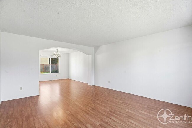 Building Photo - 16101 SE 18th St