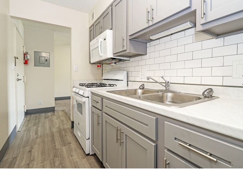 Building Photo - Woodside Village