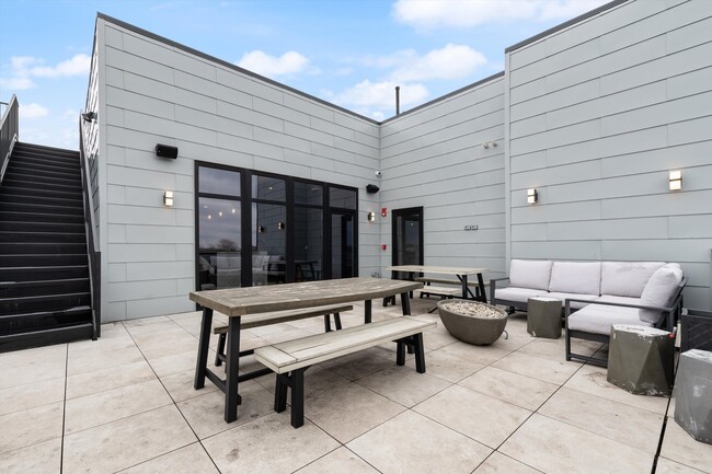 Building Photo - 4806 N Magnolia Ave