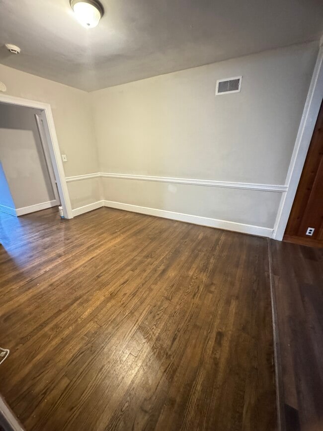 Building Photo - 628 Eastern Ave