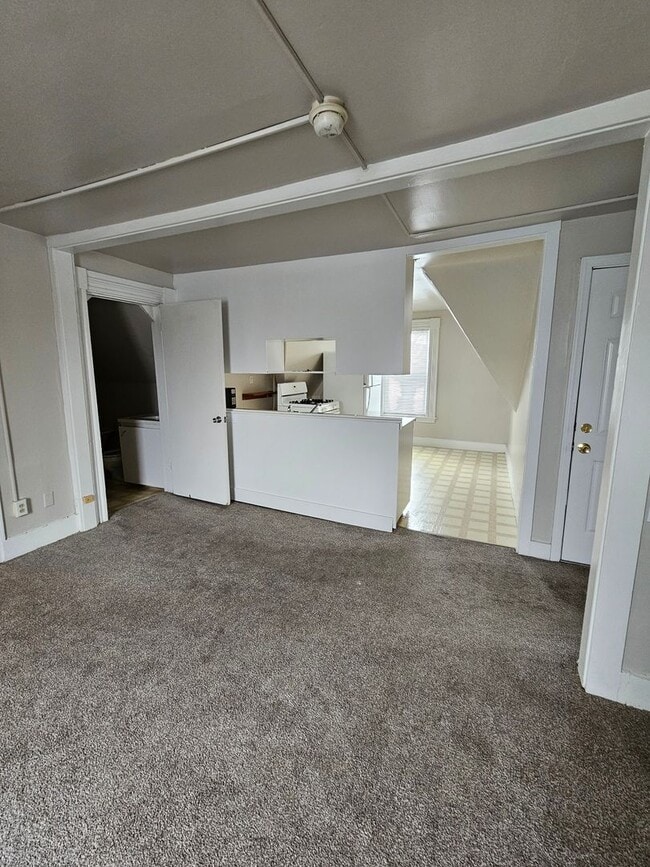 Building Photo - 260 Laurel St