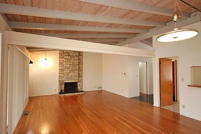 Building Photo - Beautiful 3 bed In Los Angeles