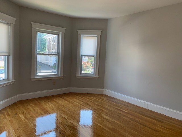 Building Photo - 21 Roseclair St