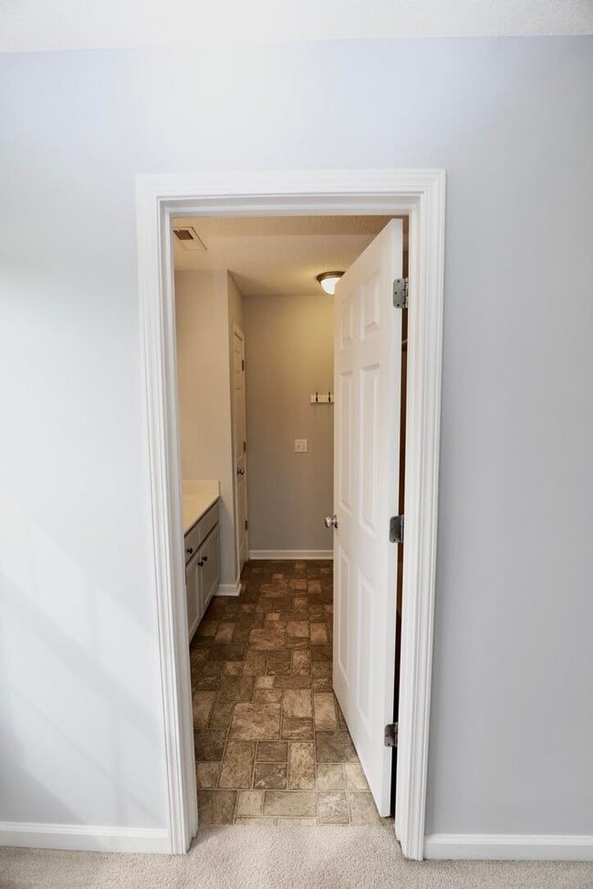 Building Photo - 60 Vinca Ct