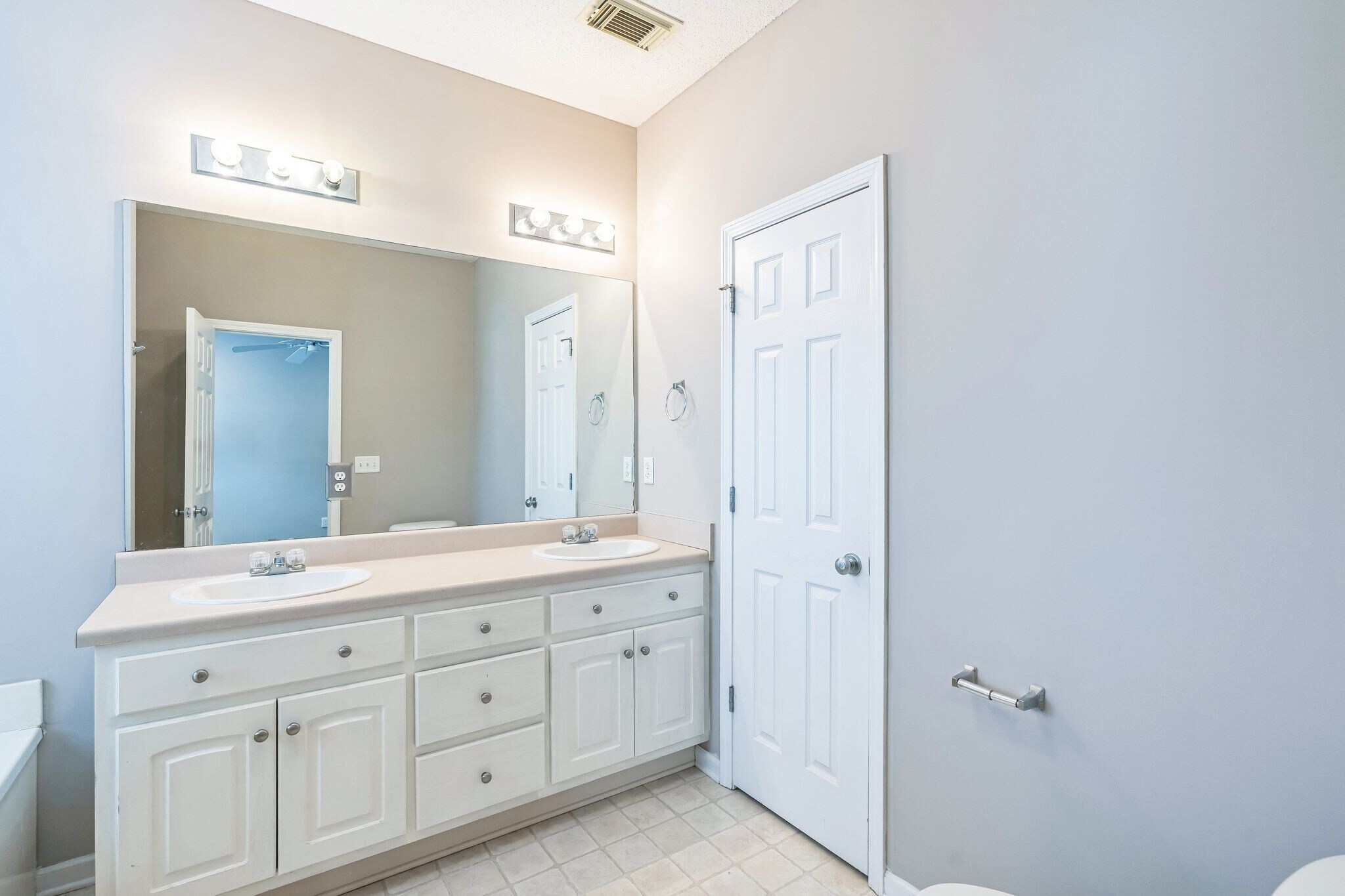 Building Photo - 2209 44th Ave