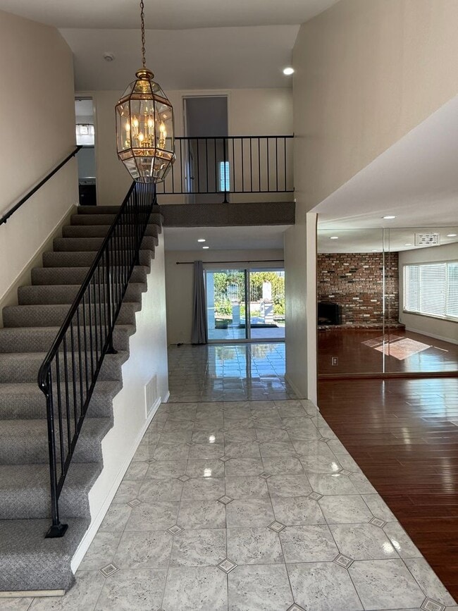 Building Photo - Spacious 4 Bed 3 Bath Cul-de-Sac Home