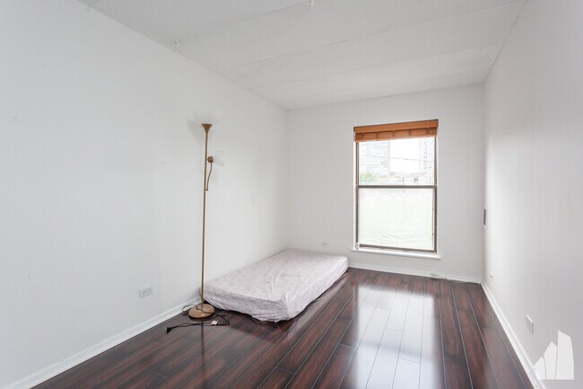 Building Photo - 711 W Gordon Ter