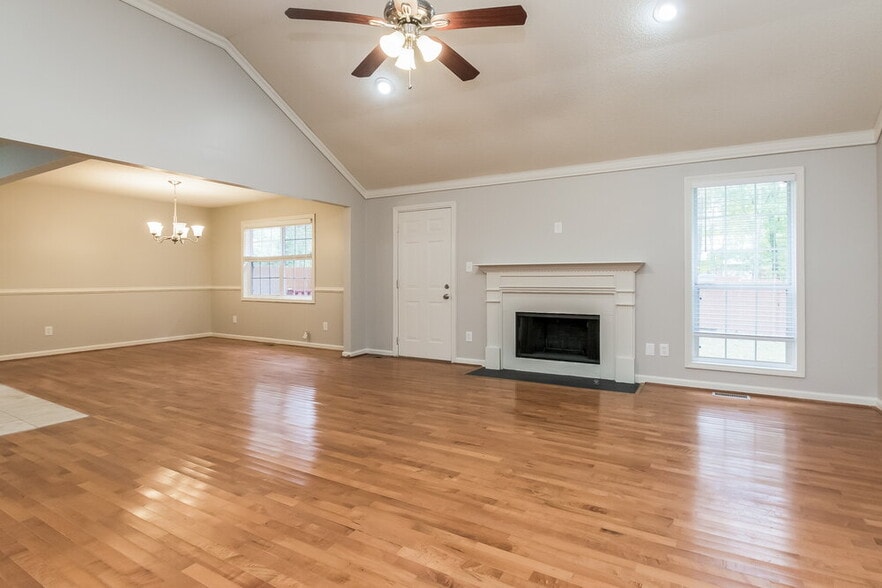 Building Photo - 2663 Candler Dr