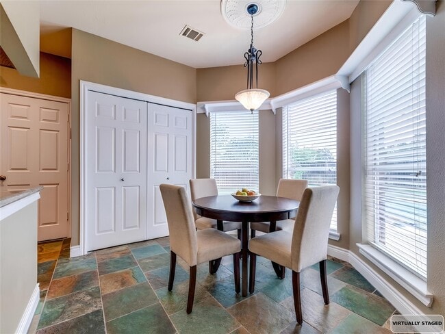 Building Photo - 1319 Park Wind Dr