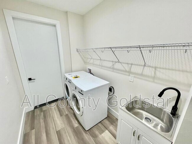 Building Photo - 31 Pine Valley Pl