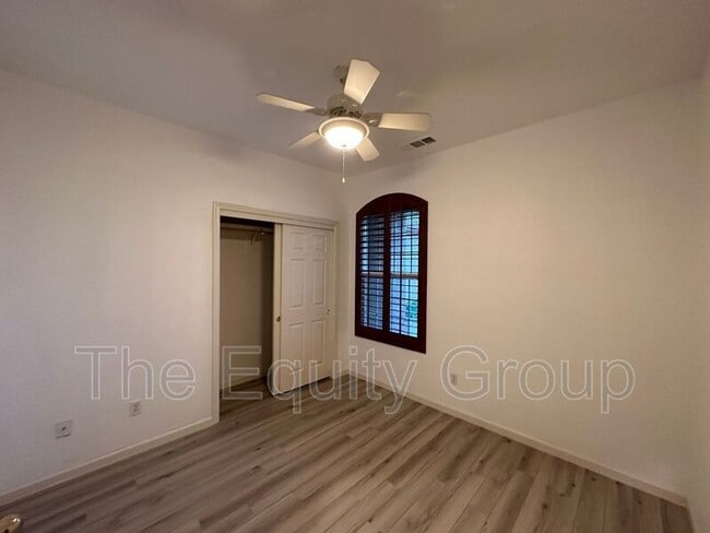 Building Photo - 1016 E Arlen Ave