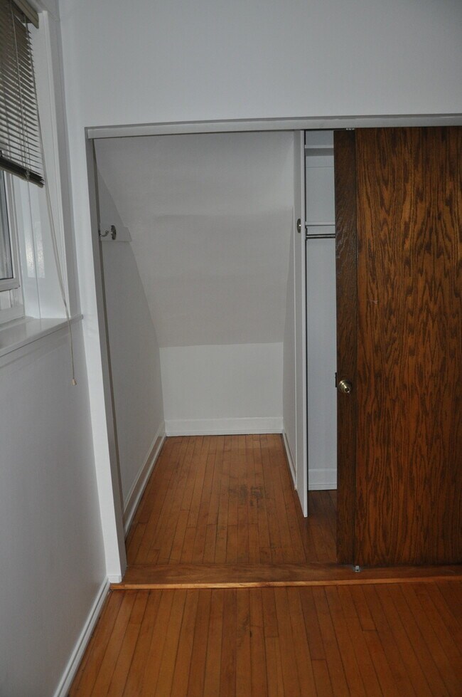 Building Photo - 3332 N Bell Ave