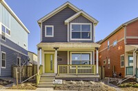 Building Photo - Courtyard Home