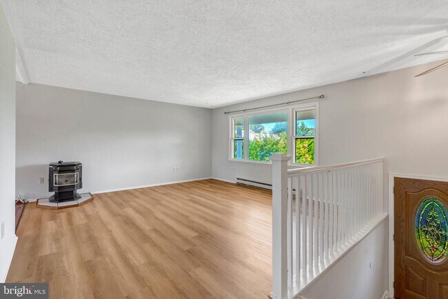 Building Photo - 4570 Lawnvale Dr