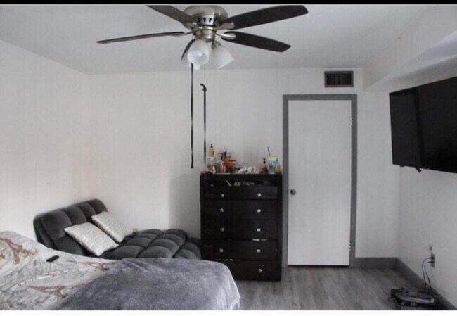Building Photo - 4628 Suburban Pines Dr