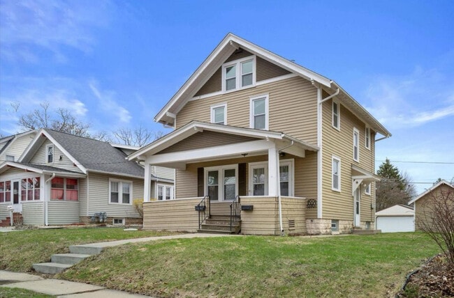Building Photo - 137 W Newhall Ave