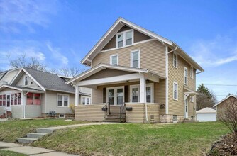 Building Photo - 137 W Newhall Ave