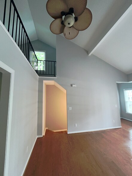 Building Photo - 3229 W End Cir