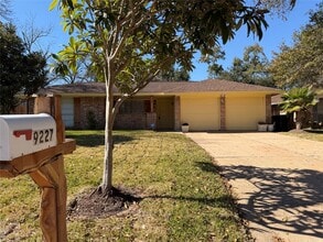 Building Photo - 9227 Vanwood St