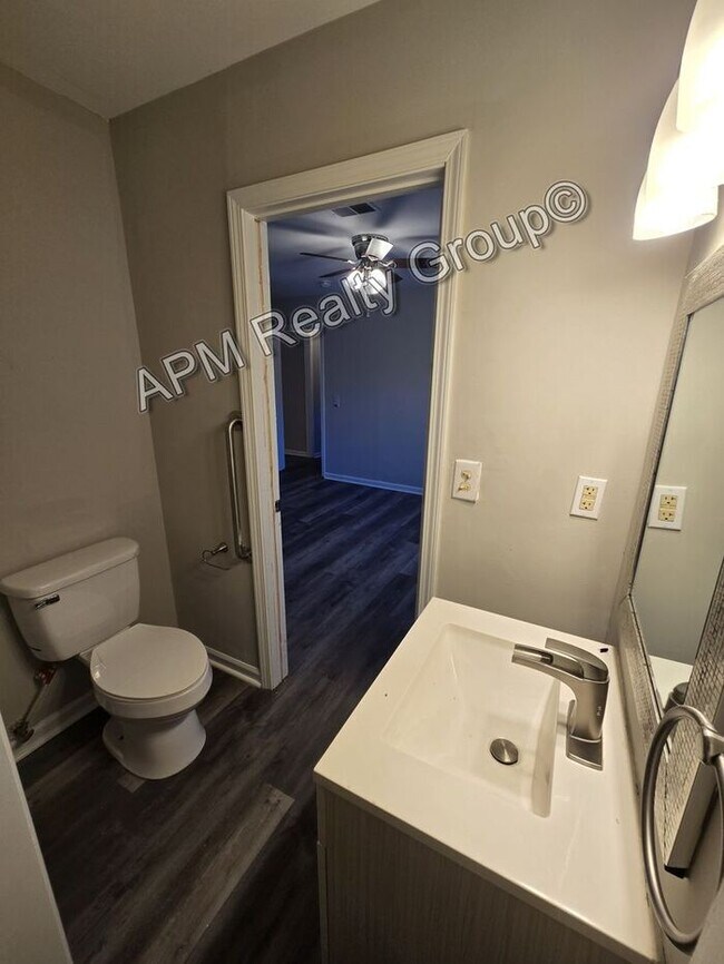 Building Photo - Three bedroom house in Eastover