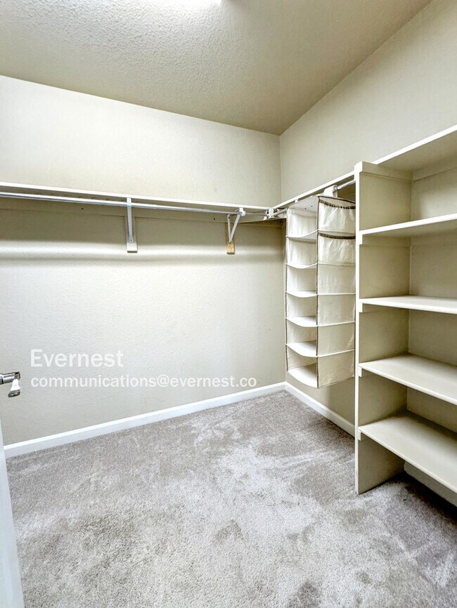 Building Photo - 345 Matsuno St
