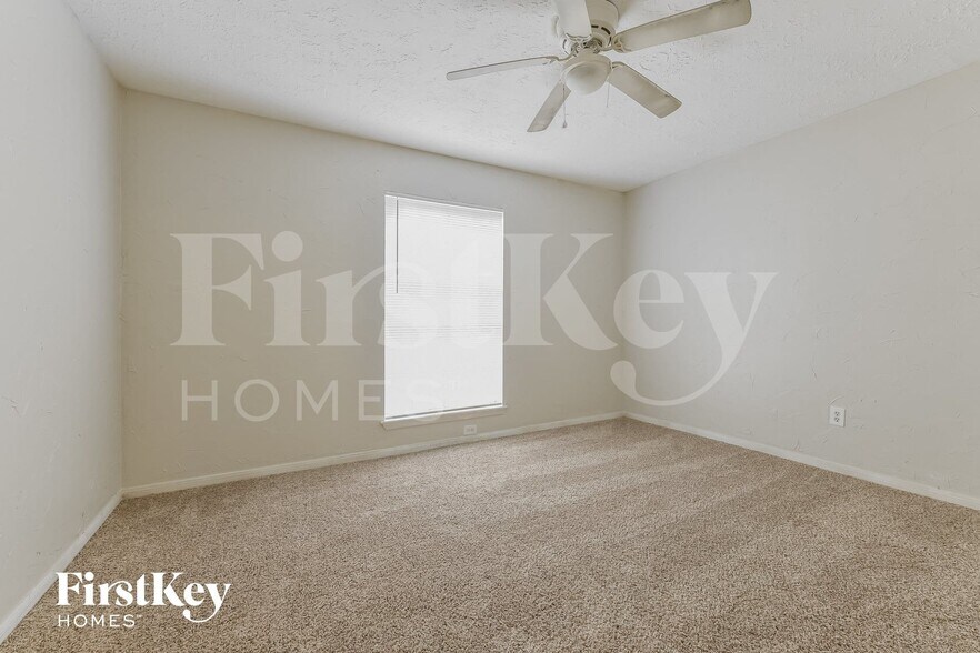 Building Photo - 2506 Rambling Brook Dr