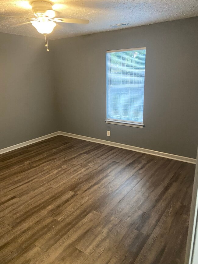 Building Photo - 401A Sarver Ave