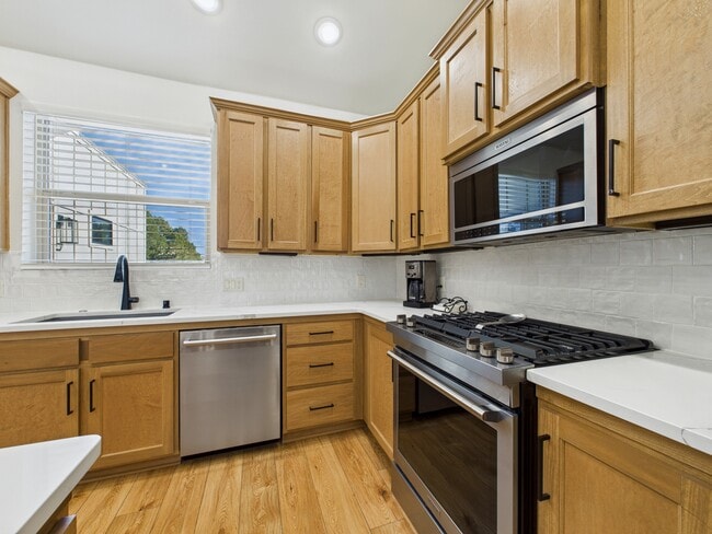 Building Photo - 113 Coker Ln