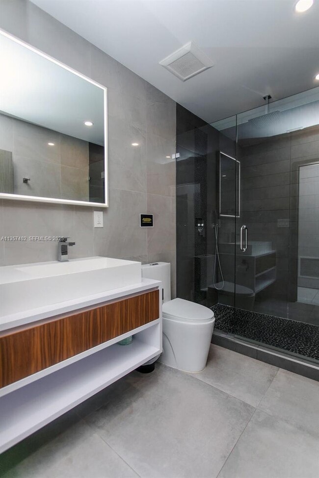 Building Photo - 1218 Hollywood Blvd