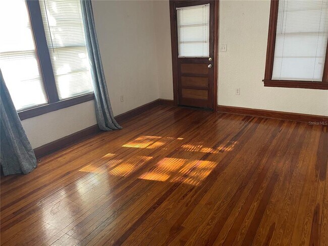 Building Photo - 1002 Drew St