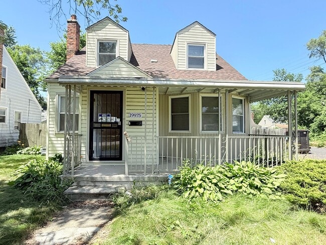 Primary Photo - Renovated 4-Bedroom Home – We Welcome Sect...