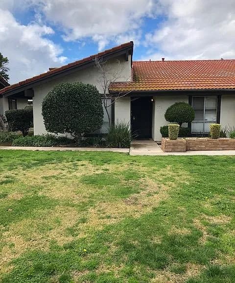 Building Photo - 317 W Sierra Ave