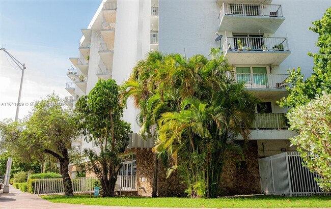 Building Photo - 6801 Indian Creek Dr