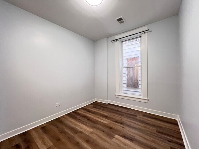 Building Photo - 7026 S Wentworth Ave