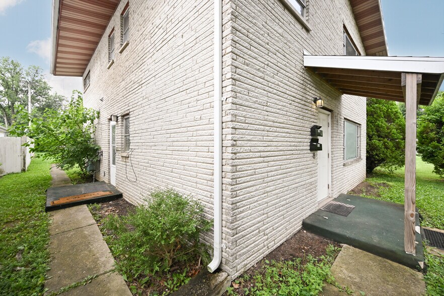 Primary Photo - 1569 Charles St