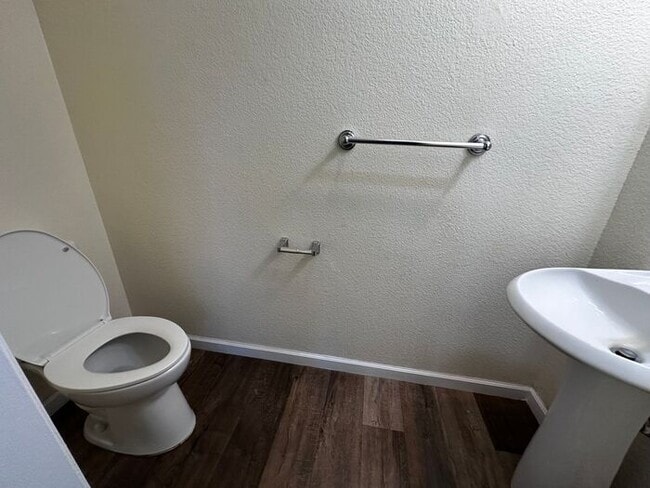 Building Photo - Nestled in a Quiet Community Of Palmdale