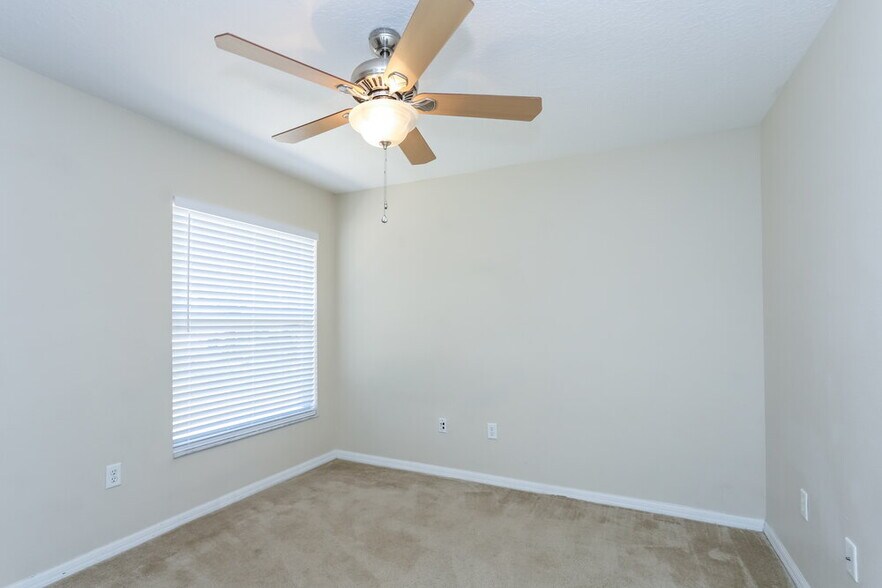 Building Photo - 733 Somerstone Dr