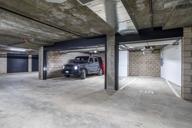 Building Photo - 1618 Hilts Ave