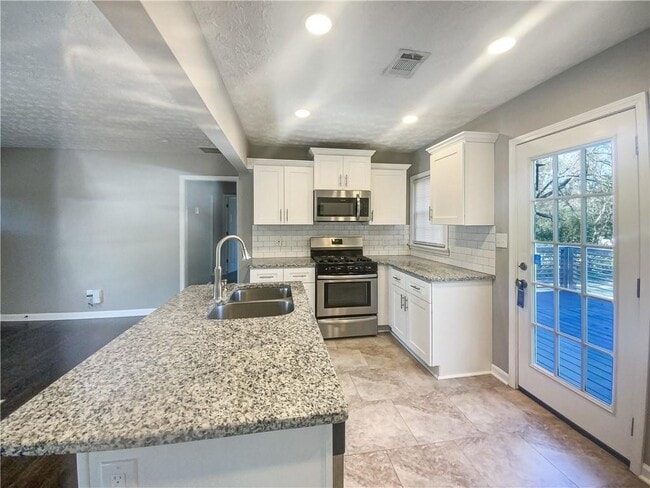 Building Photo - 3168 Canary Ct