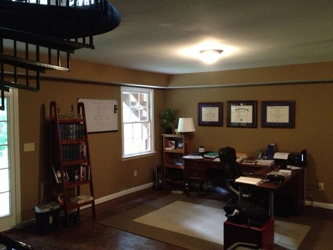 Building Photo - 3 bed/2 bath Beautiful 1-Level Home + Finished Basement! in PRIME BROOKHAVEN LOCATION!